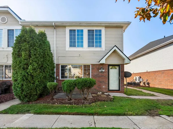 29841 Cathy Ln, Chesterfield, MI 48047
