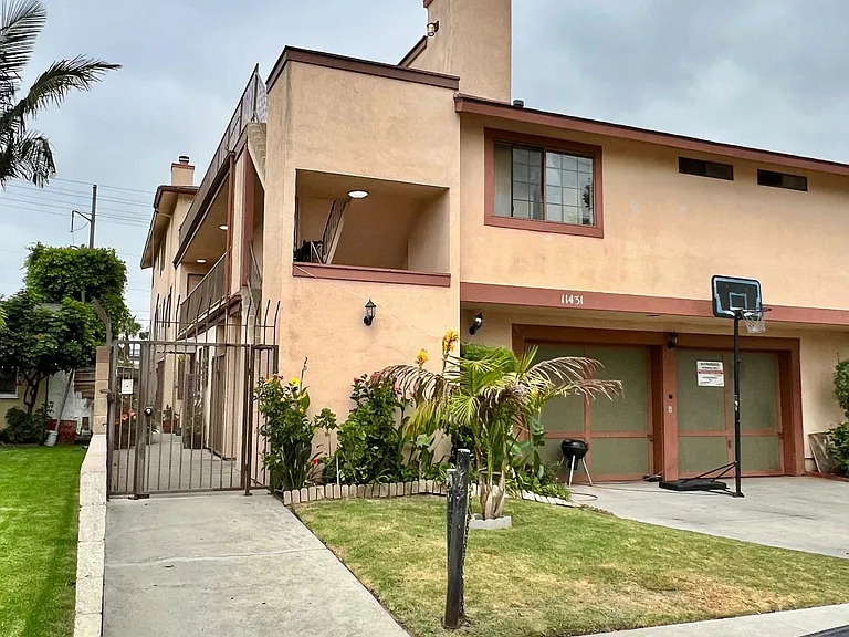 11431 Gale Ave #10 — Photo 23