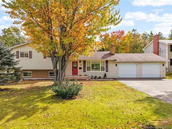 5 Deer Ln, New Maryland, NB E3C 1H8