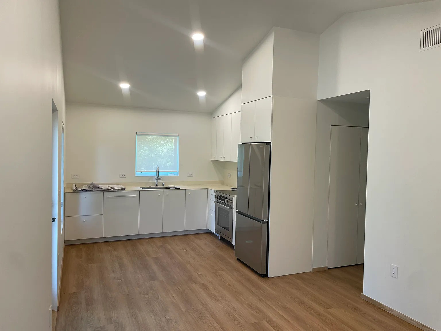 2 bed, 800 sqft, $4,250 — Photo 3