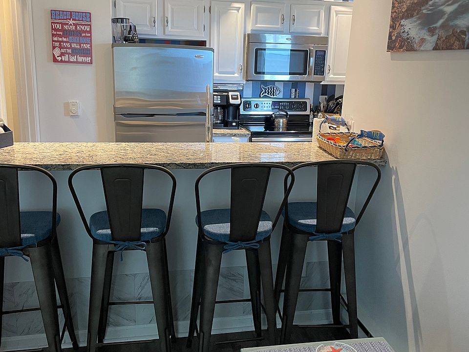 Breakfast nook/bar