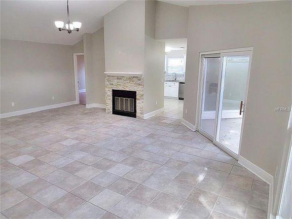 5th image of 10818 Venice Cir