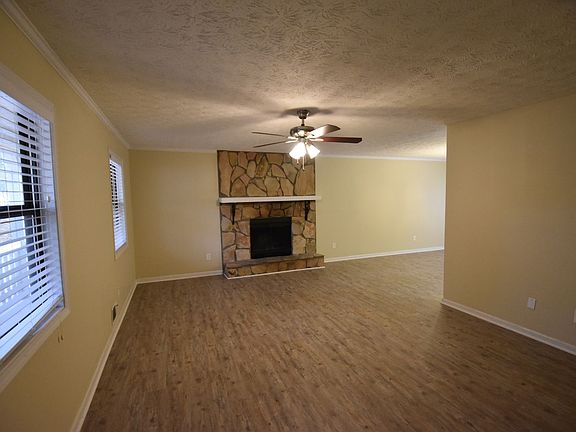 3rd image of 2651 Whitehaven Dr SW