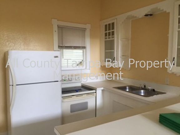 5th image of 210 E Plymouth St