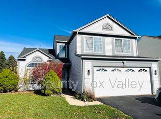 1318 E Braymore Cir, Naperville, IL 60564