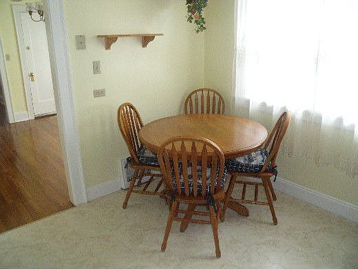 3rd image of 1664 Victoria Ave