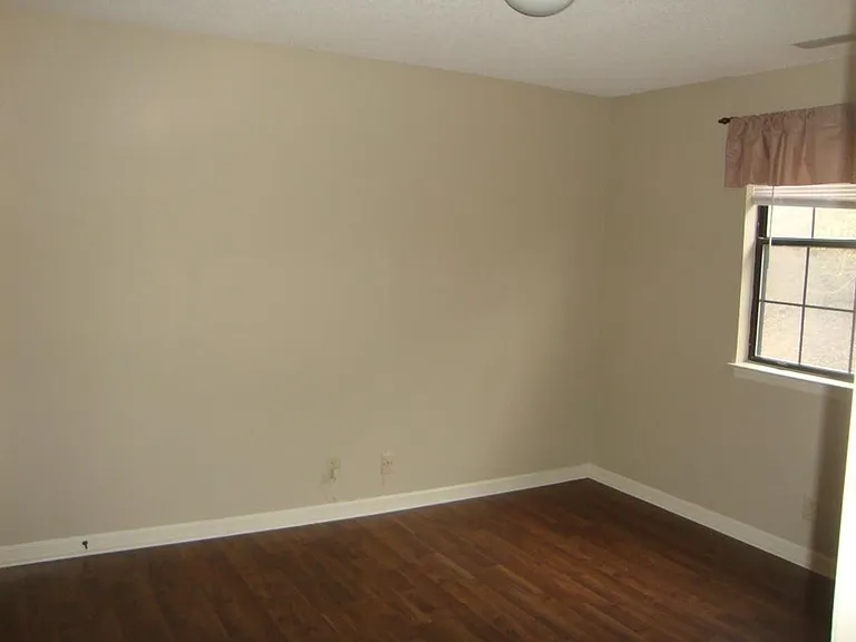 5864 Brentwood Trce — Photo 10