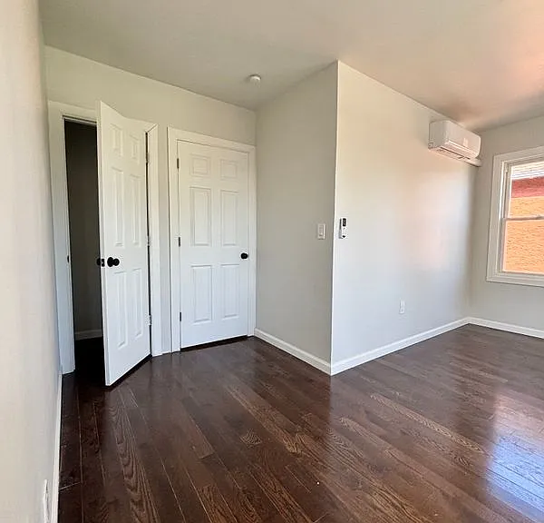 837 Penfield St — Photo 11