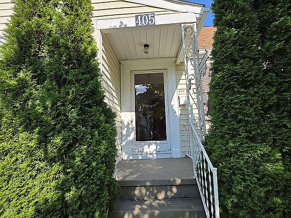 2nd image of 405 Summit Ave
