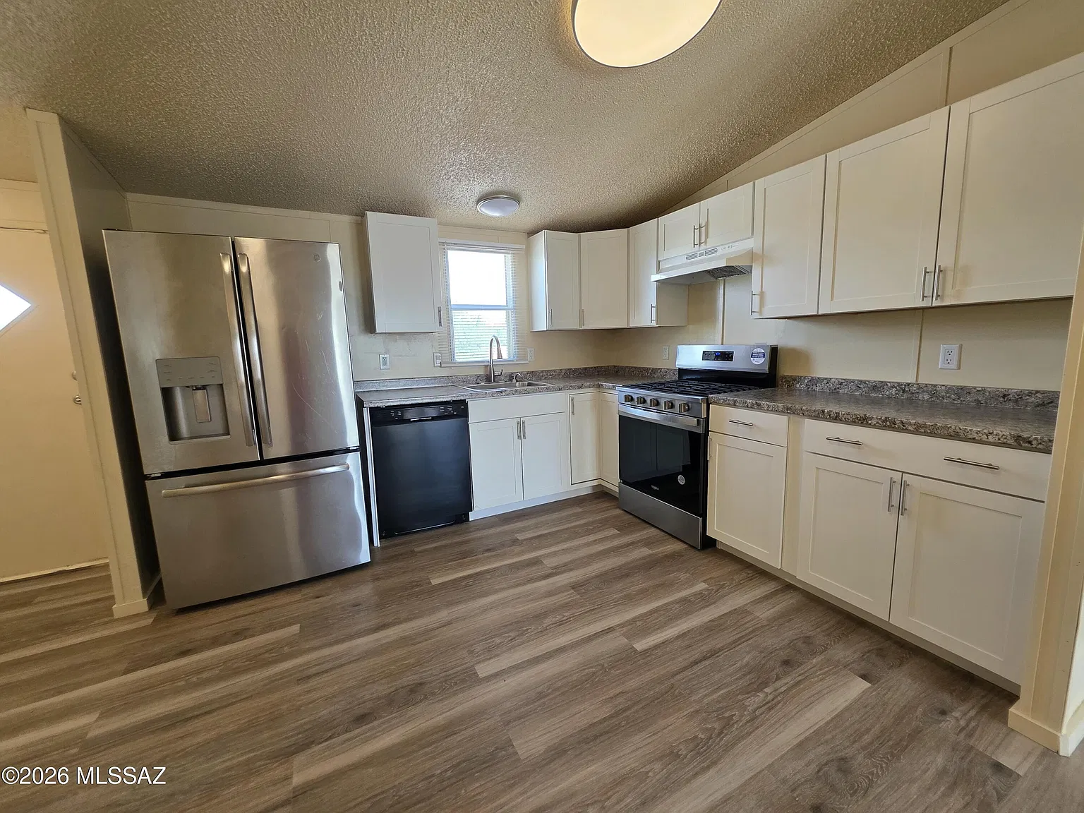 3 bed, 2.0 bath, 1107 sqft, $1,500 — Photo 3