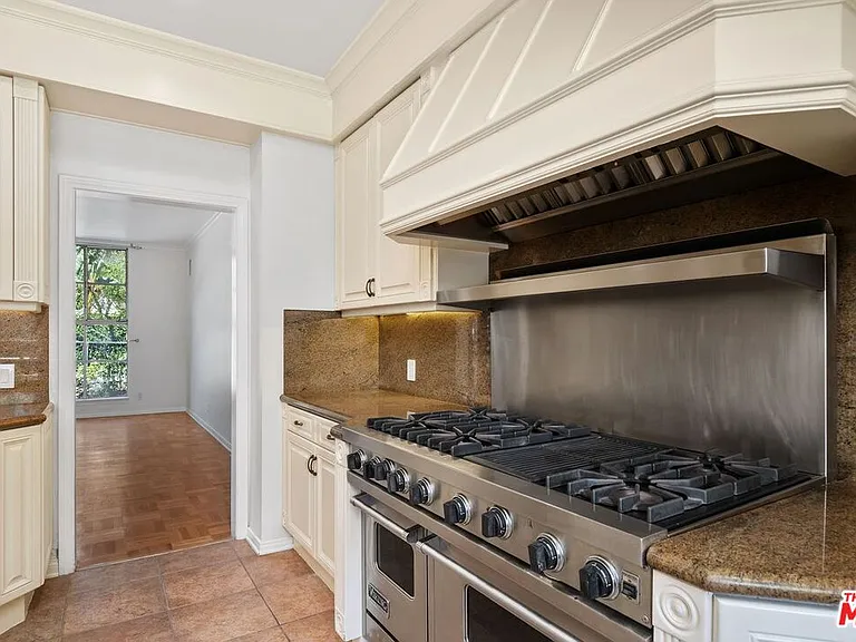 517 N Elm Dr — Photo 23
