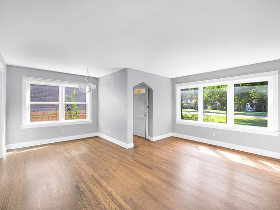 4th image of 313 Harlem Ave