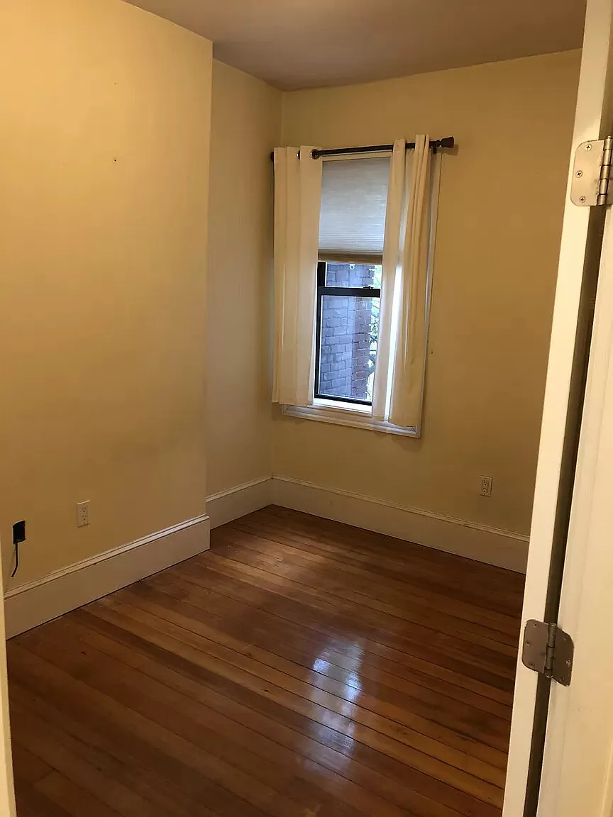 3 bed, 1.0 bath, $4,150 — Photo 4