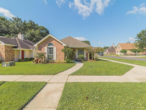 3rd image of 129 Darlene Dr