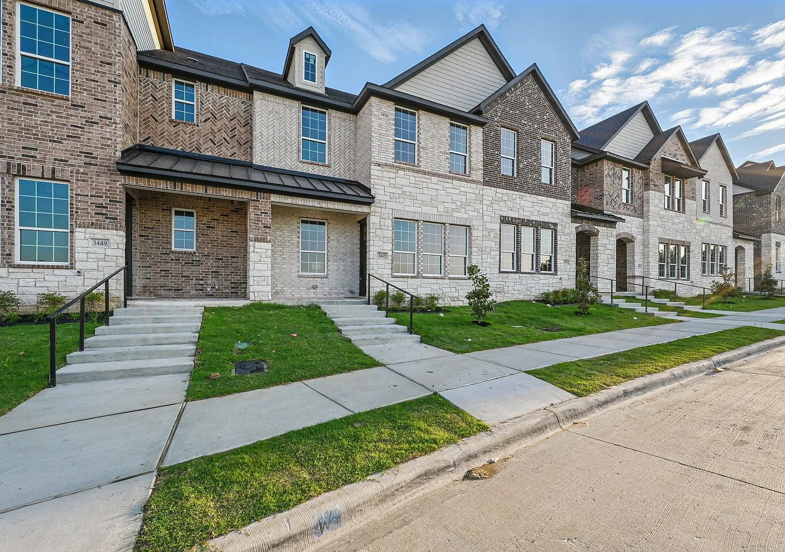 Brand New Townhome in Irving! — Photo 2