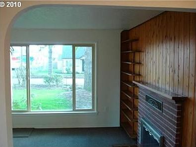 2nd image of 802 NE 82nd St