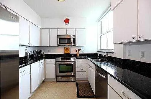 3 bed, 2.0 bath, 1551 sqft, $5,000 — Photo 3