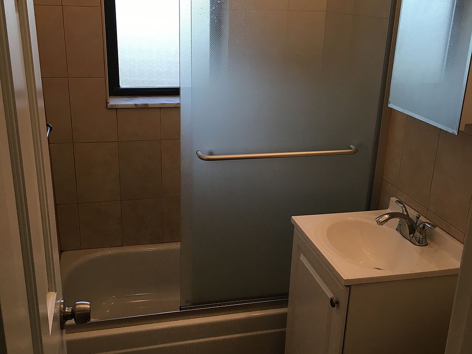 1st image of 2554 35th St #4