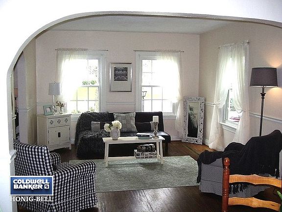 3rd image of 145 E 2nd Ave