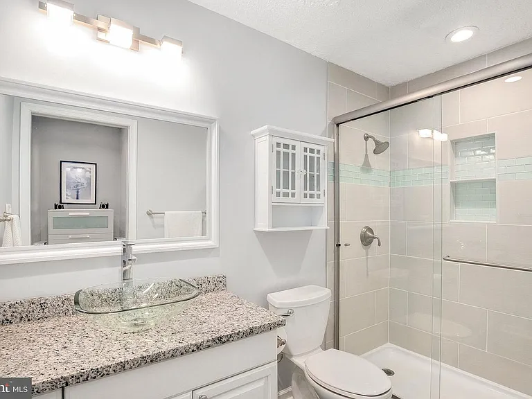 9937 Oakton Terrace Rd — Photo 27