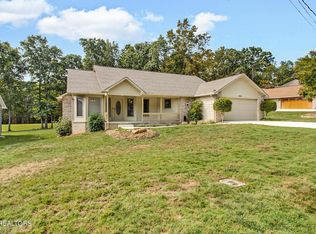 470 Lakeview Dr, Crossville, TN 38558