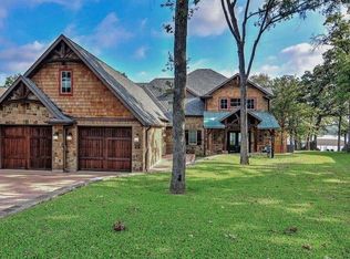 939 Kiowa Dr W, Lake Kiowa, TX 76240
