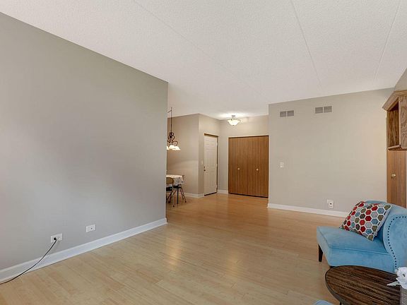 4th image of 316 Carriage Way #1-B