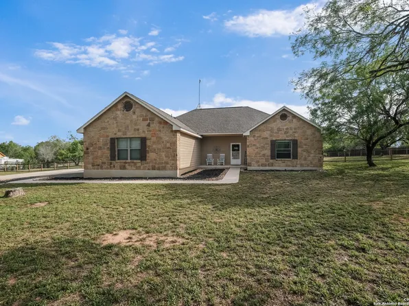 635 Cimarron Square, Poteet, TX 78065