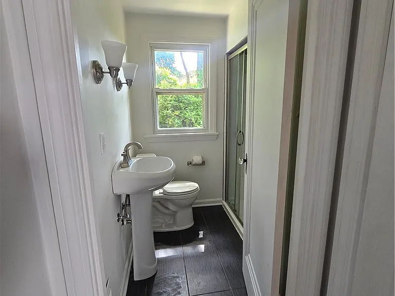 325 Outlook St — Photo 20