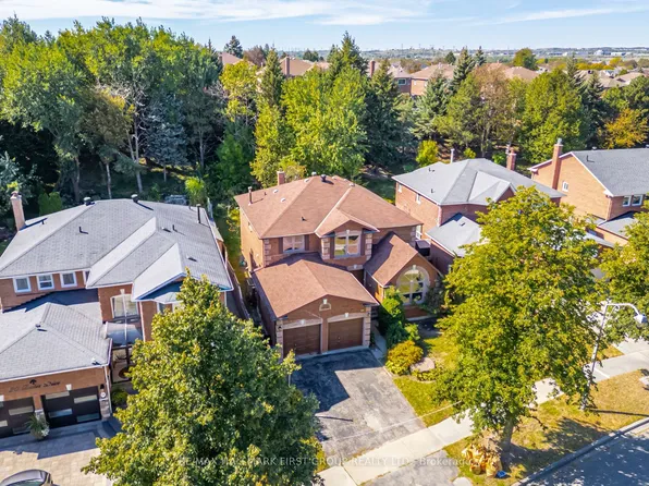 22 Foakes Dr, Ajax, ON L1T 3K5
