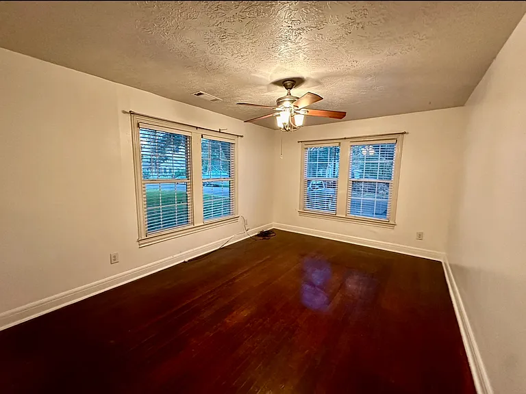 212 W Hunnicutt Ave #1 — Photo 6