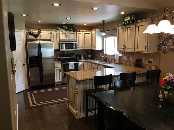 Granite tops, hardwood flrs 