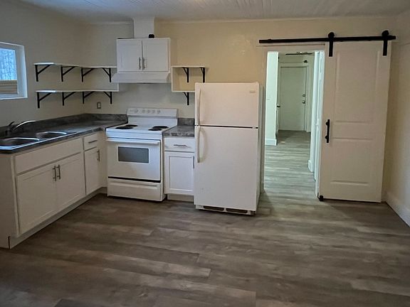 2nd image of 2337 Falcon Dr APT B