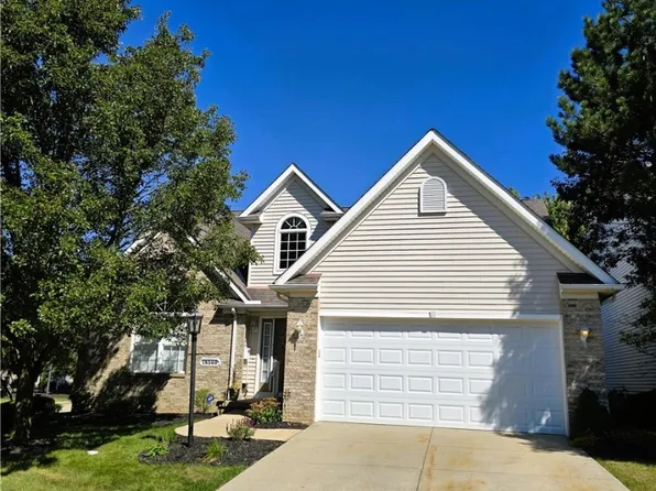 18560 Winding Oak Dr, Cleveland, OH 44130