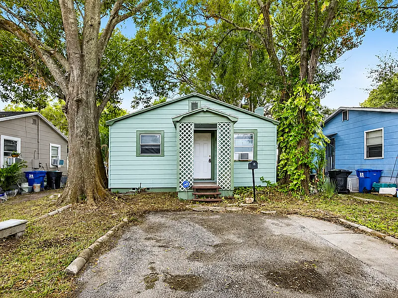 2 bed, 1.0 bath, 598 sqft, $1,750 — Photo 1
