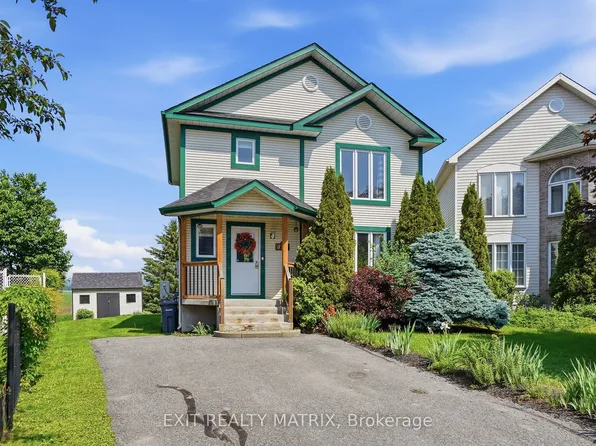 871 Pilon St, Hawkesbury, ON K6A 3P8