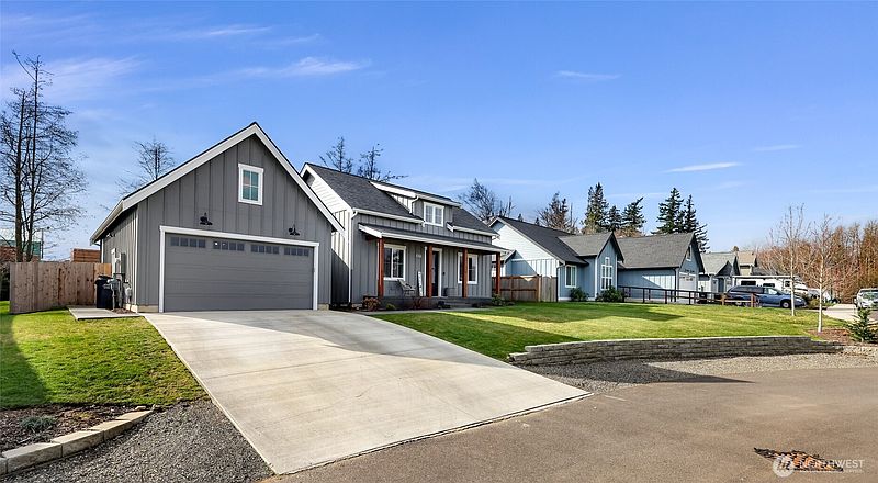2nd image of 809 Pine Crest Drive