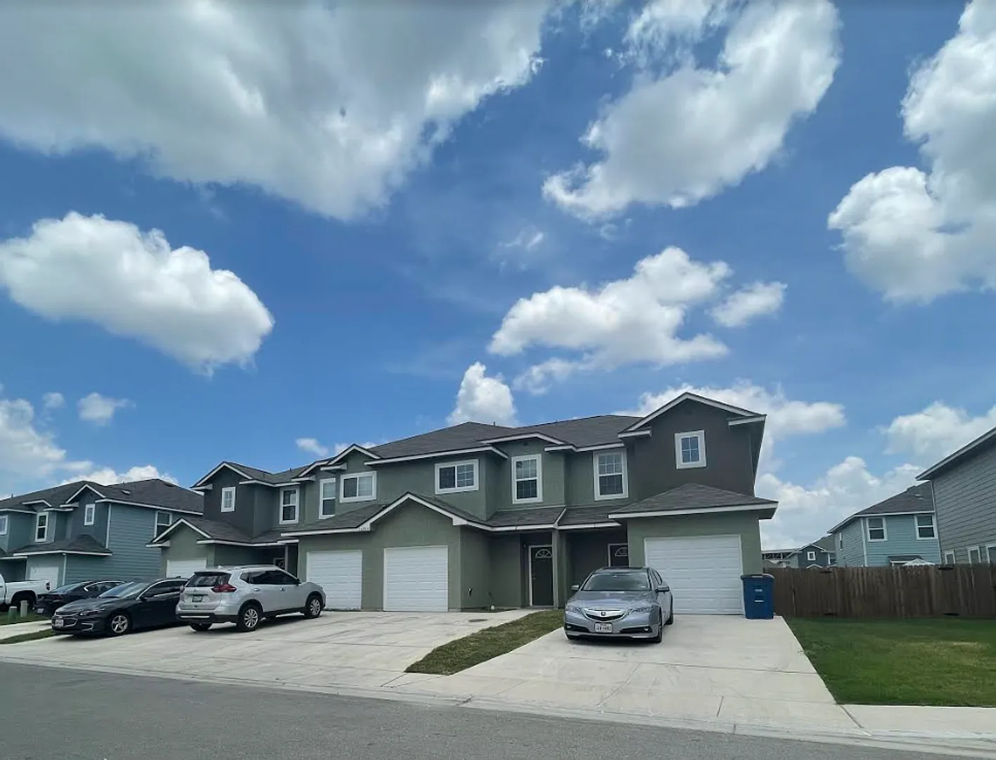 Town home for rent — Photo 1