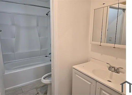 520 Drury Ln #522 — Photo 9