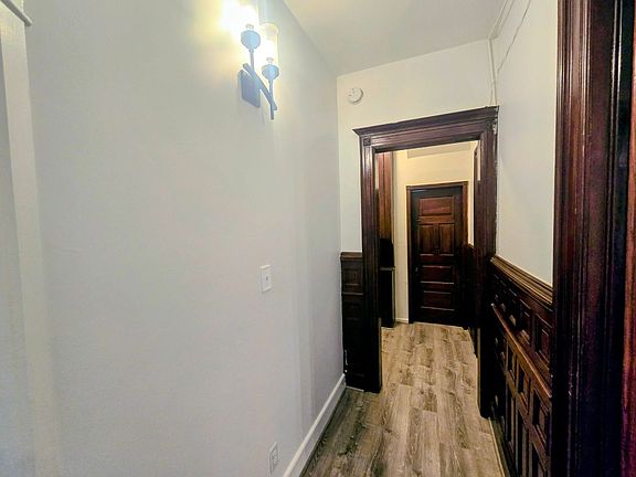5th image of 528 N 6th St APT 1