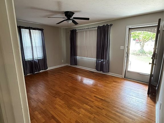 2nd image of 2006 Mango Cir