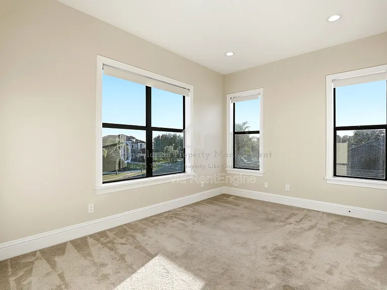 705 Largovista Dr — Photo 34