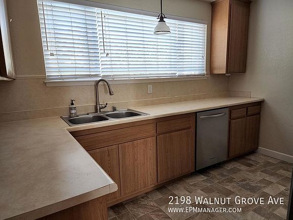 4th image of 2198 Walnut Grove Ave