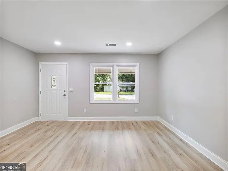2862 Argyle Dr NW — Photo 3