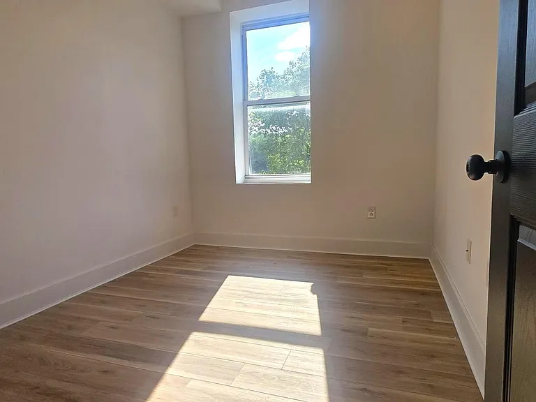 1543 N 33rd St #3 — Photo 8