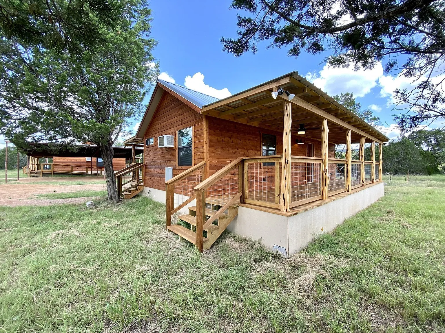 624 Deer Creek Dr #B — Photo 2
