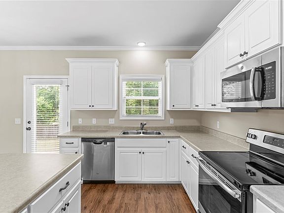 3rd image of 173 Beauville Dr