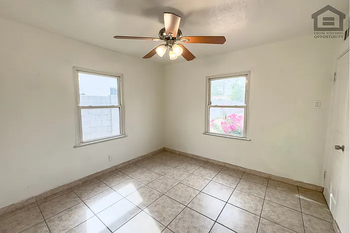 2517 E Culver St — Photo 24