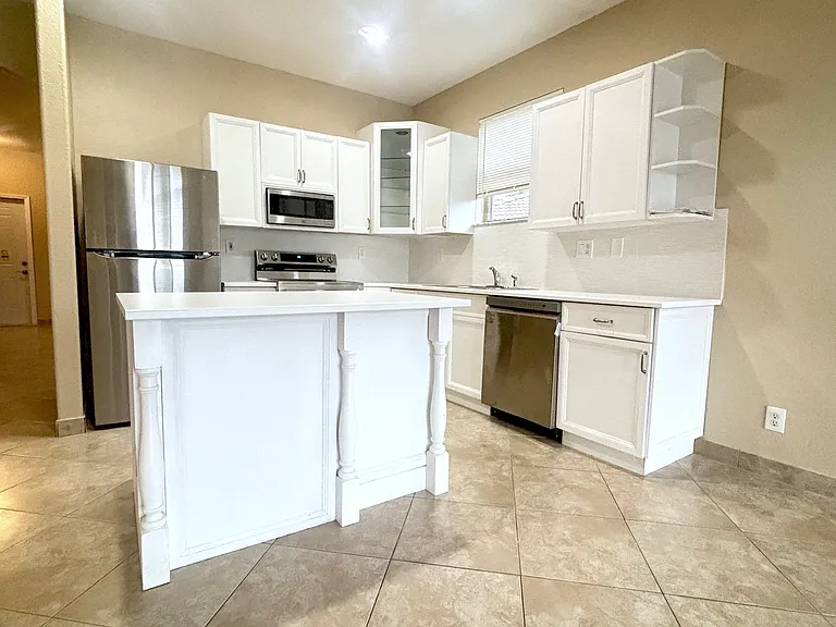 13428 SW 23rd St — Photo 6
