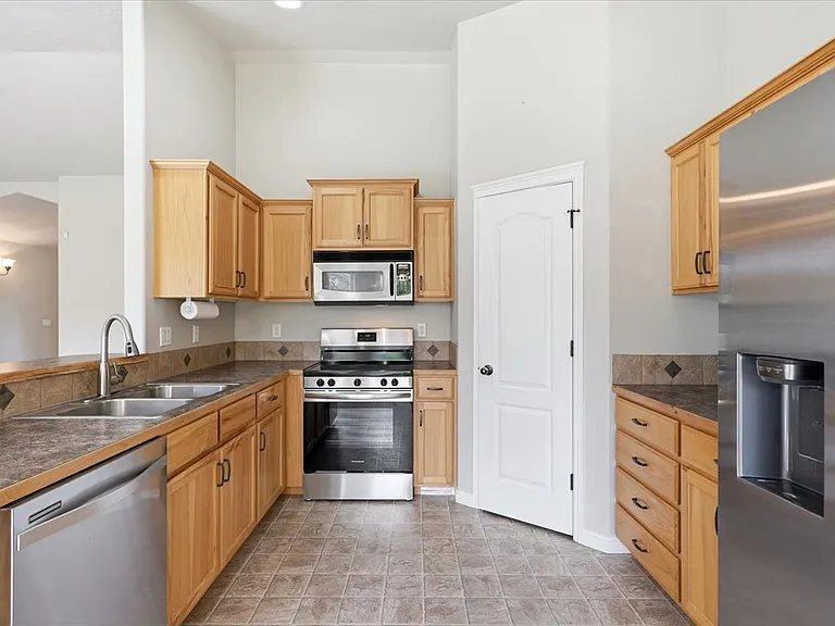 782 S Hydra Ave — Photo 12